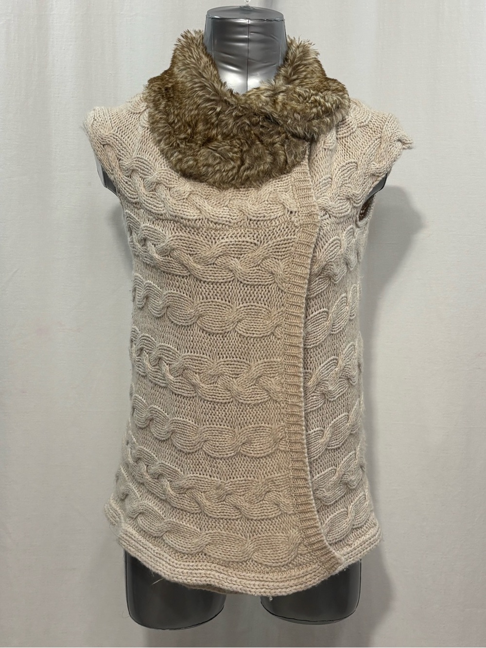 Zara Cream Cable-Knit Sleeveless Sweater Vest with Brown Faux-Fur Cowl Small 468 - Picture 2 of 6